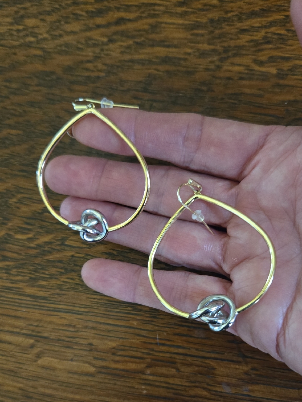 Kendra Scott Presleigh Love Knot Earrings In Gold With Silver Knots. - Picture 4 of 10